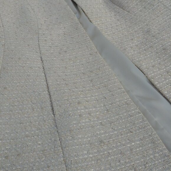 Elegant White Tweed Coat - Picture 7 of 15